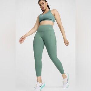 NWT Nike Universa InfinaSmooth 7/8 leggings in Size Small